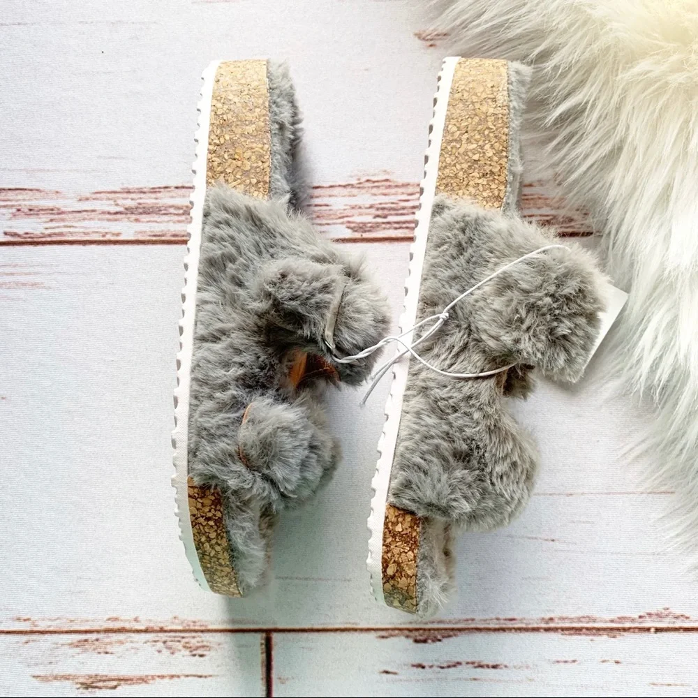 Olivia Miller Stephanie Grey Fur Slide Sandals | Size 6 - Picture 3 of 7